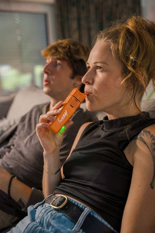 Veazy von Storz & Bickel Inspiring Orange